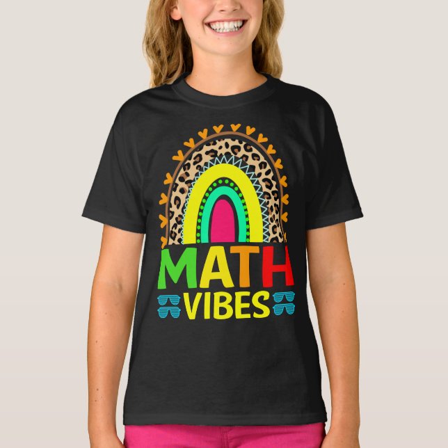 Math Vibes Rainbow Leopard Back to school T-Shirt (Framsida)