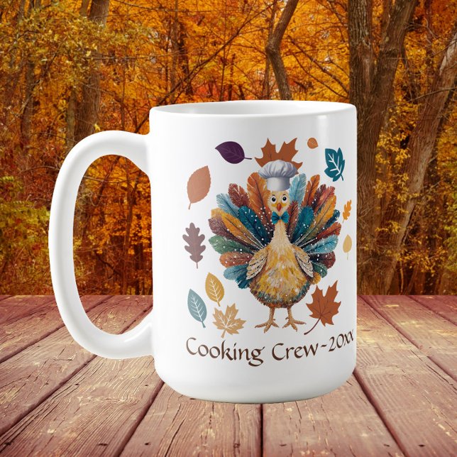 Matlagning Besättning Pilgrim Tupp Tackelsedagen Kaffemugg (Turkey "Cooking Crew" mug personalized with the year. Great for family Thanksgiving)