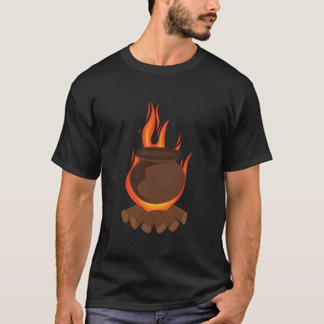 Matlagning i lerkärl på träeld t shirt (Framsida)