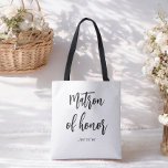 Matron of Honor Black White Bröllop Tygkasse<br><div class="desc">Matron of Honor Tote Bag in Black White for Bröllop,  Brudens sida,  Möhippa,  Bachelorette Party. Ta en titt på fler produkter med den här designen i samlingen nedan.</div>
