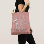 Matron of Honor Rosa Glitter Möhippa Tygkasse<br><div class="desc">Matron of Honor Ro Guld  Rosa Faux Glitter och Gnistra Hand Lettered Brushed Typography Möhippa Party Bag. Matron-väskan kan anpassas med Matron of Honor's namn i en silver och vit elegant typografi.</div>