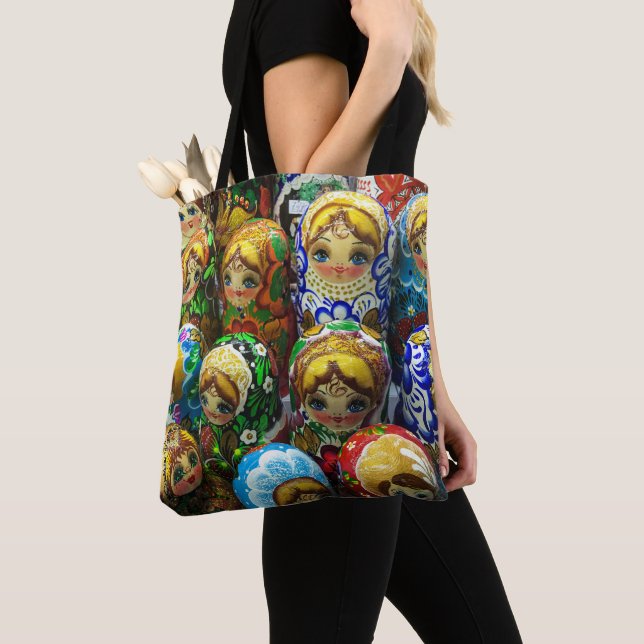 Matryoshka-dockor Souvenirkiosk Resebild Tygkasse (Närbild)