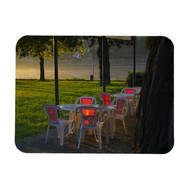 Matsalsbord och stolar vid Donaufloden, Magnet (Horisontell)