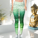 Mått och Mörk grönt Färg-rampgradient för Trendig Leggings<br><div class="desc">Lägg till en pulserande popning av färg till stil med Shy Shy Panda Mint och Mörk grönt Färg-ramp-övertoningsbeslag i Trendig. Dessa unika och moderna, fodrade lagar ger en kombination av grönt och mint hues i öga i en fodrad färg-progressionsdesign. Contemporaryn vågigt mönster med en gym med ankellängd och ger en...</div>