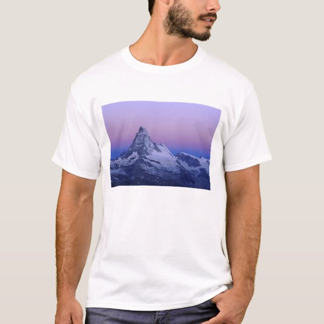 Matterhorn i gryningen, Zermatt, schweiziska alper Tee Shirt (Framsida)