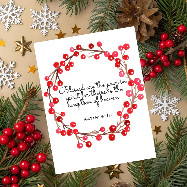Mattheus 5:3 Skrift julhälsningskort Julkort (Christmas greeting card with red berry wreath and Matthew 5:3 Bible verse on beige festive backgroun)