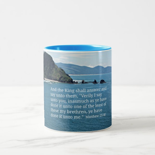 Matthew 25:40 Kung ska svara ... Två-Tonad Mugg (Center)