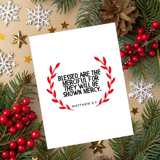 Matthew 5:7 Skrift Julkort (Christmas greeting card with red  wreath and Matthew 5:7 Bible verse on white festive background.)