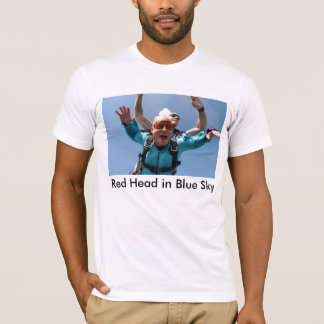 matty rött huvud i blå himmel t-shirt