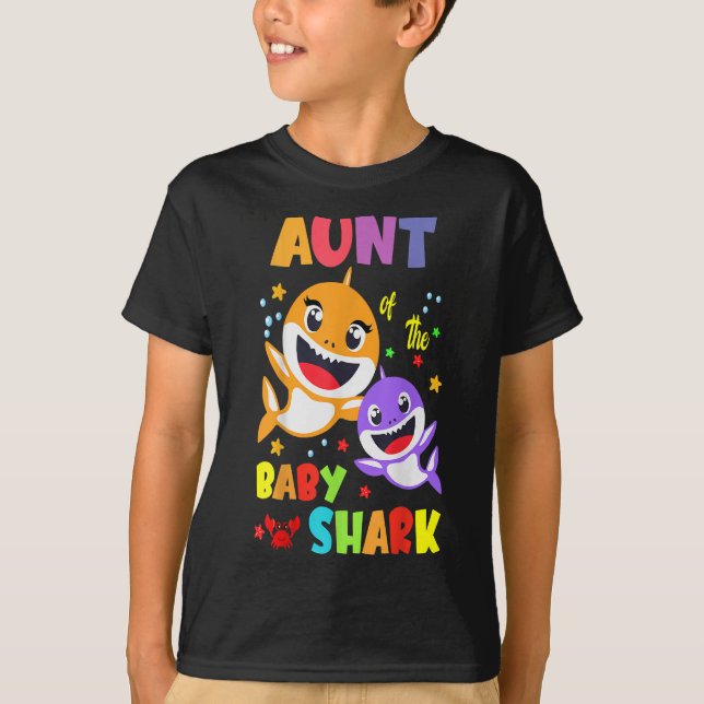 Mau vid Baby-Shark Birthday Mau Shark T-Shirt (Framsida)