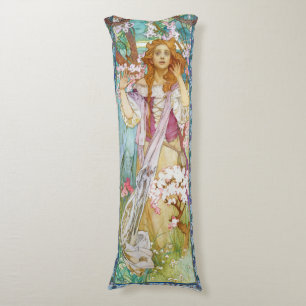 Maud Adams som Joan i Arc, Mucha Kroppskudde
