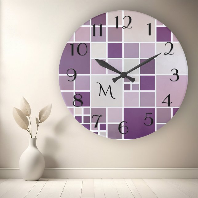 Mauve Checkated Mönster Monogram Wall Clock Rund Klocka (Wall clock with a checkered tile pattern with a subtle watercolor effect in mauve, purple and lilac)