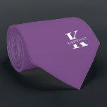 Mauve | Elegant Monogram Namn | ensidig Slips<br><div class="desc">En ensidig elegant med ett fet vitt monogram över Mauve-lilans bakgrund. Ovanpå detta monogram sitter ditt förnamn eller efternamn som är skrivet i alla huvudstäder. Om du vill ha ett djärvare utseende för namn inuti det stora brev kan du göra följande: Använda anpassningsfunktionen och redigera och klicka på namn. Under...</div>
