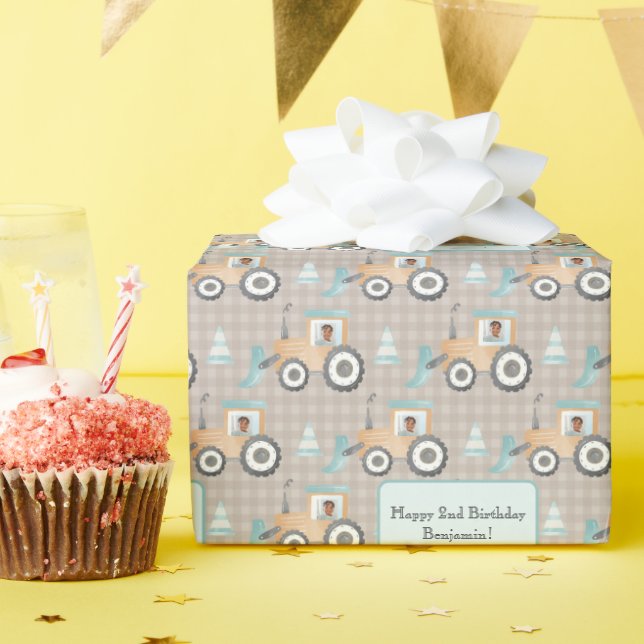 Mauve Gingham Play Farm Tractor Photo Namn Presentpapper (Födelsedagsfest)