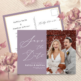 Mauve Lila Elegant Script Bröllop spara datum Meddelande Vykort