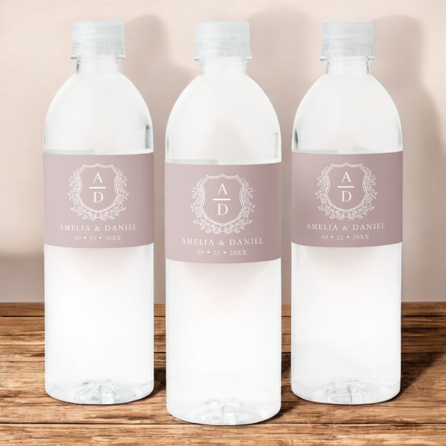 Mauve Monogram Botanical Bröllop Blommigt Vapenskö Vattenflaskor Etikett (Skapare uppladdad)