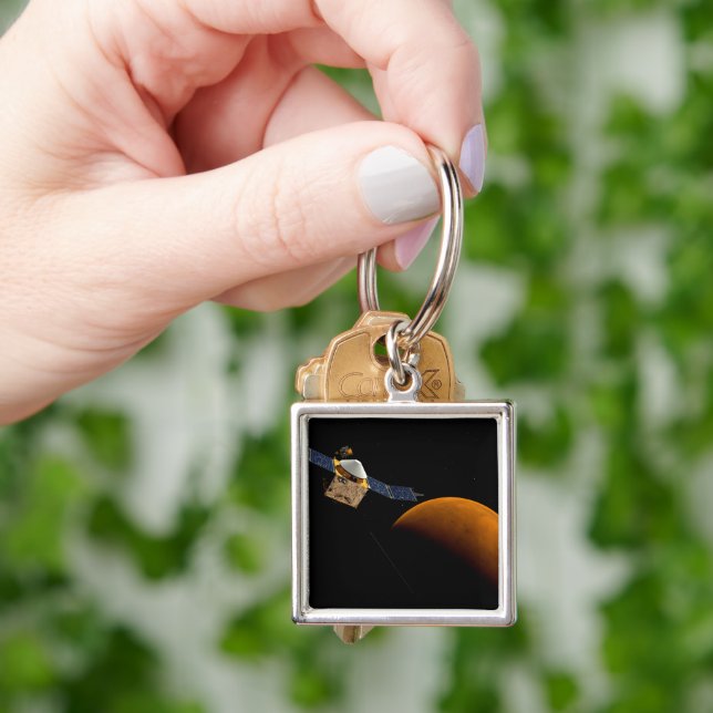 Maven Spacecraft. Fyrkantig Silverfärgad Nyckelring (Hand)