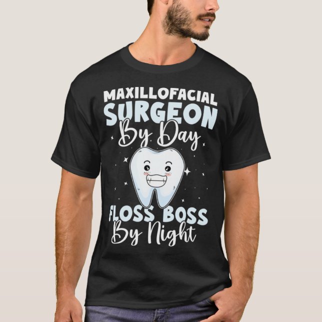 Maxillofacial Surgeon By Day Floss Boss By Night T Shirt (Framsida)