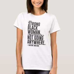 Maxine bevattnar den starka svart t-shirt