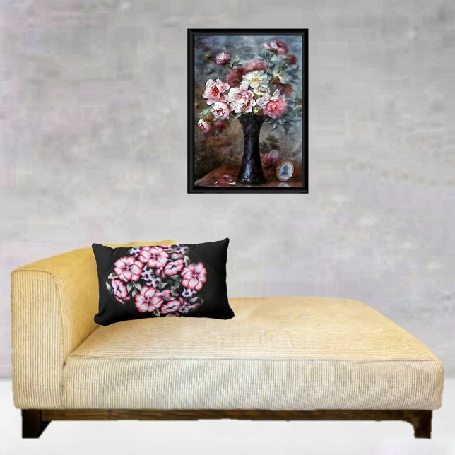 May Bloom Lumbarkudde (This May Bloom Lumbar Pillow, is as decorative, as it is relaxing, to enjoy!)