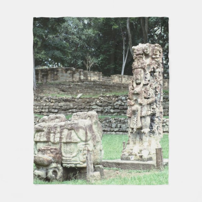 Mayafolkets antika ruiner i Copan City Honduras Fä Fleecefilt (Framsidan)