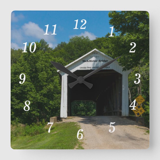 McAllister Bridge Wall Clock Fyrkantig Klocka (Framsida)