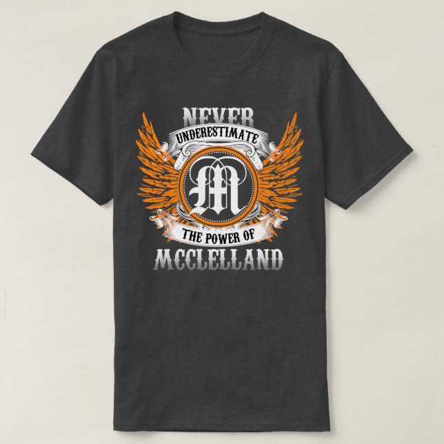 Mcclelland Namn Shirt underskattar aldrig Powe T (Design framsida)