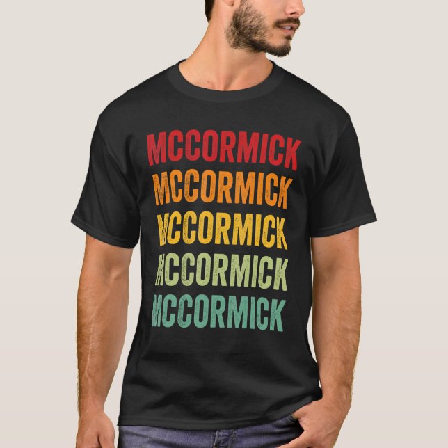 McCormick County South Carolina Rainbow Text Desig T Shirt (Framsida)