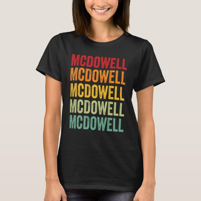 McDowell County North Carolina Regnbågstextdesign T Shirt (Framsida)