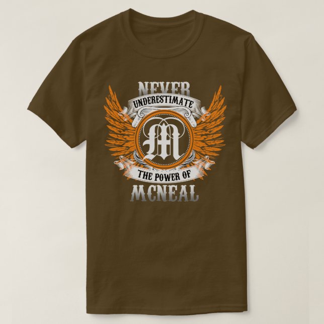 Mcneal Namn Shirt underskattar aldrig T (Design framsida)