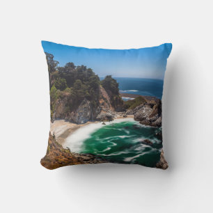 Mcway Falls i Julia Pfeiffer Burns delstatens park Kudde