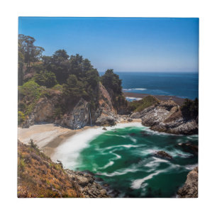 Mcway Falls i Julia Pfeiffer Burns delstatliga par Kakelplatta
