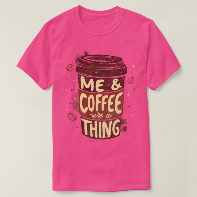 Me Coffee Is a by Tobe Fonseca T Shirt (Design framsida)