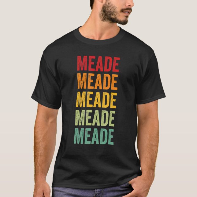 Meade County Kansas Rainbow Text Design T Shirt (Framsida)