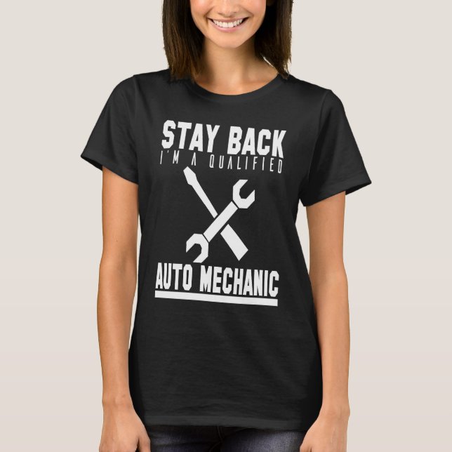 Mechanic  Stay Back Im A Qualified Auto Mechanic T Shirt (Framsida)