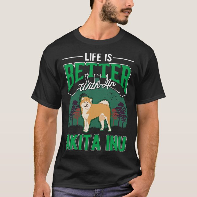 med Akita Inu T Shirt (Framsida)