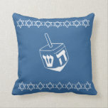 med BLUE & WHITE, DREIDEL & STARS-kudde Kudde<br><div class="desc">blå och vit Dreidel-stolpe AV DAVID TRIM STAR OF DAVID ON BACK av designern Sandy Closs ~ SandyCloss~</div>