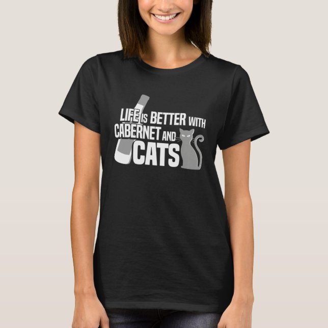 med Cabernet och katter T Shirt (Framsida)