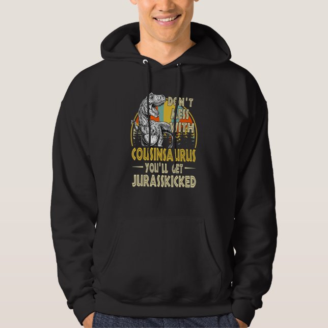  med Cousinsaurus Du får Jurasskick. Hoodie (Framsida)