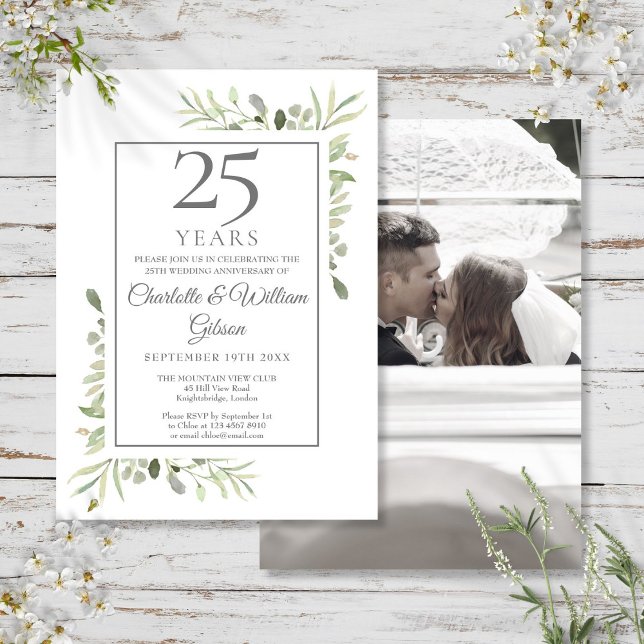 Med delikat akvarell-lantlig trädgårdsgrönska, den inbjudningar (25th Silver Anniversary Wedding Photo Greenery Invitation)