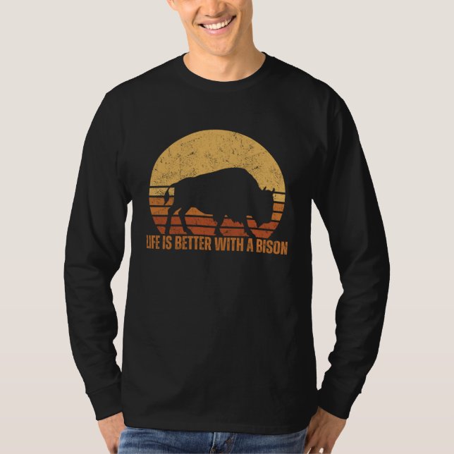 Med en bisonbuffel t shirt (Framsida)