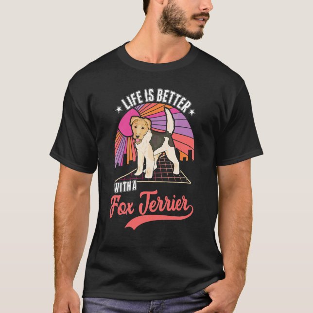 Med en foxterrier t shirt (Framsida)