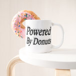 Med hjälp av Donuts citerar svart halv text Jumbo Mugg<br><div class="desc">Mugg för dem som njuter av nötter och en kopp kaffe på morgonen.</div>