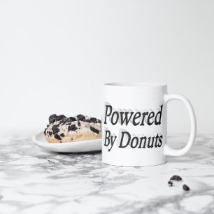 Med hjälp av Donuts citerar svart halv text Kaffemugg
