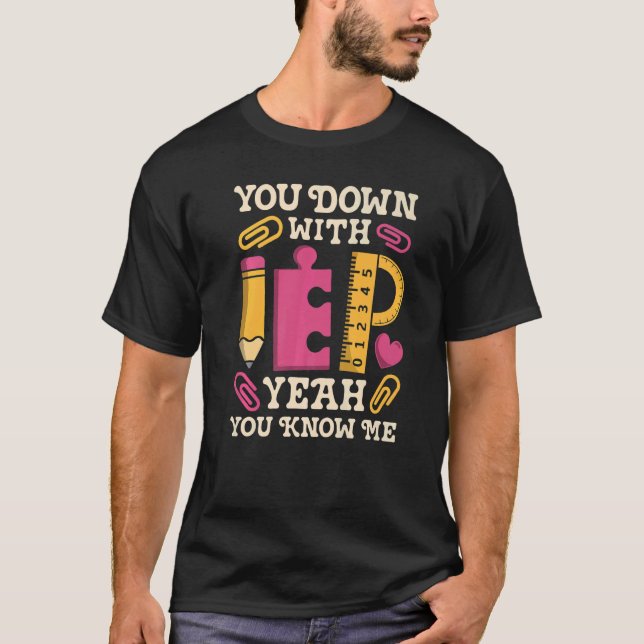 Med IEP SPED Lärare Speciell utbildning T Shirt (Framsida)