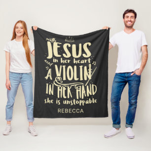 Med Jesus i hjärtat en fiolin i hennes hand Namn Fleecefilt