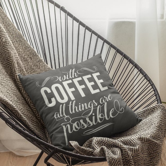 Med kaffe är all Sak möjlig | Typografi Kudde (Skapare uppladdad)