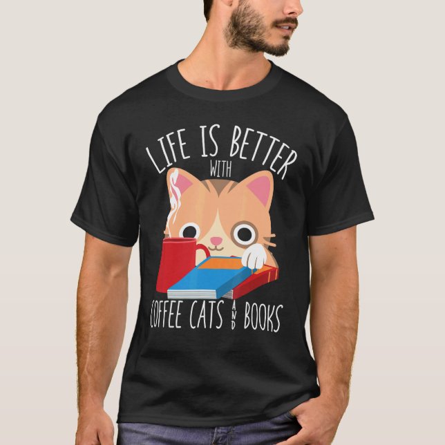 Med kaffe katter och böcker  Bokälskare T Shirt (Framsida)