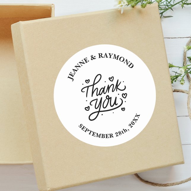 Med Kärlek Stilfull Vit Bröllopstack Tack Gåva Runt Klistermärke (Stylish white “With Love” wedding thank you round sticker adds elegant simplicity to favor packaging)