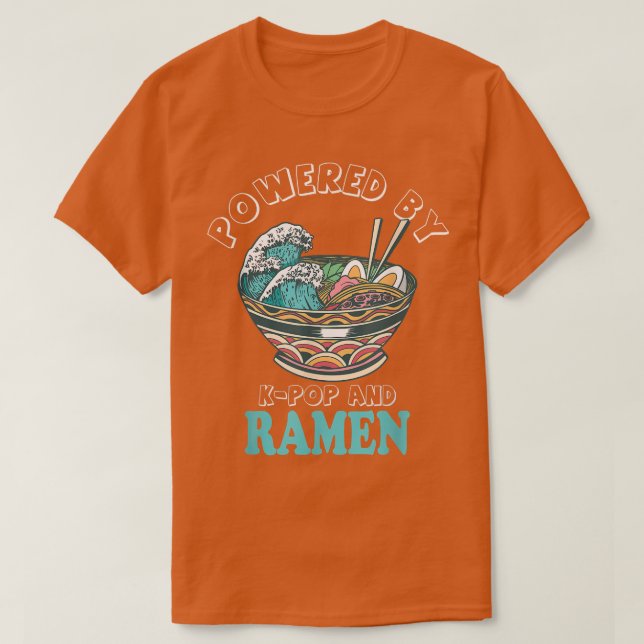 Med Kpop och Ramen Anime  T Shirt (Design framsida)